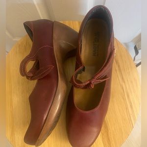 Naot Pleasure Burgundy Mary Janes size 41